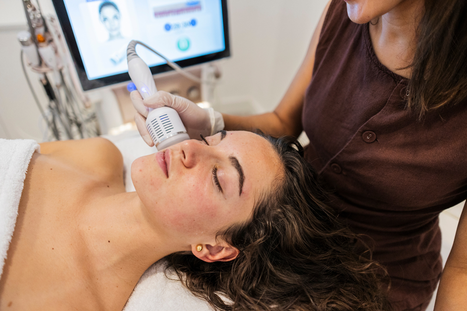 Illustration of skin fibroblast activation during collagen stimulation treatment